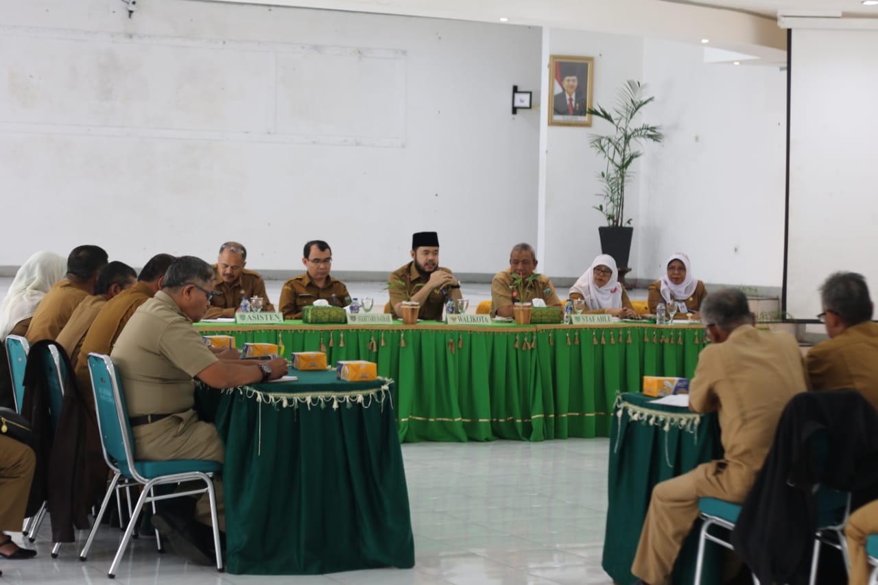 Wako Padang Panjang Fadli Amran gelar pertemuan dengan camat dan lurah 